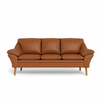 Fly 3-personers sofa fra BD monteret med handskeblødt cognacfarvet 8000 okselæder. Ben i naturolieret eg.