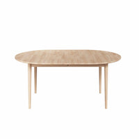 Ovalt Esther spisebord fra Casø Furniture med top og ben i hvidolieret eg