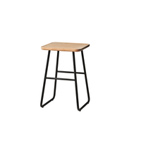 Add on floor fra Jensen i naturolieret eg med sorte metalben