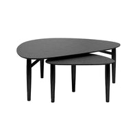 Katrine sofabordssæt fra Thomsen Furniture med mørk grå sten laminat overflade og stel i sortlakeret eg