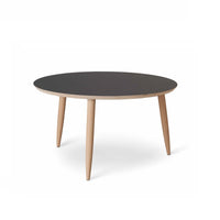 Sarah sofabord fra Vannerup med sort nano laminat overflade og ben i hvidolieret eg