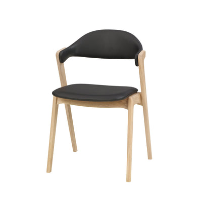 Tonus spisebordsstol fra PBJ Designhouse i hvidolieret egetræ med sort læder