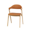 Tonus spisebordsstol fra PBJ Designhouse i hvidolieret egetræ med cognacfarvet læder