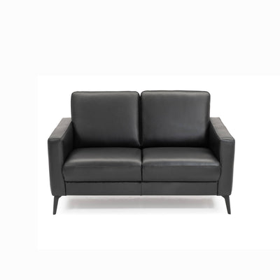 City 2 pers. sofa fra Hjort Knudsen monteret med sort okselæder og sorte metalben.