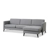 Nebraska chaiselong sofa fra Lexpo monteret med slidstærkt lysegrå Golf møbelstof med ben i sort eller natur eg