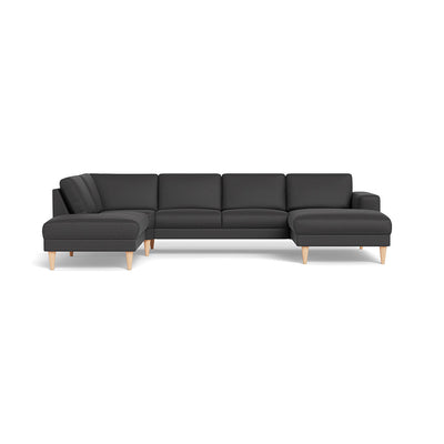 City u-sofa fra Hjort Knudsen monteret med slidstærkt Oakland møbelstof i antrasit grå. Vælg mellem ben i hvidolieret egetræ eller sort metal.
