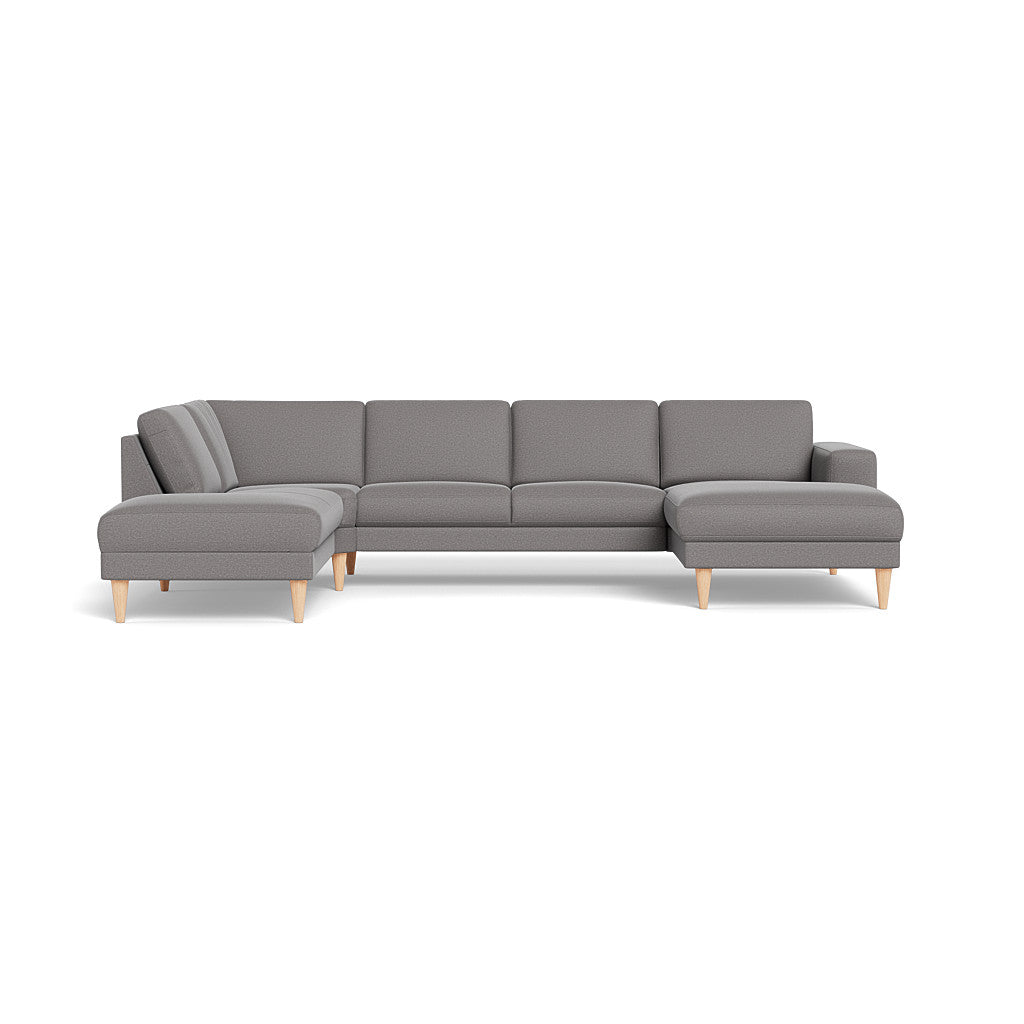 City u-sofa fra Hjort Knudsen monteret med gråt Oakland møbelstof og ben i enten hvidolieret eg eller sort metal.