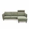 Skyline chaiselong sofa fra Hjort Knudsen monteret med grøn Rebel møbelstof med sorte runde ben i eg