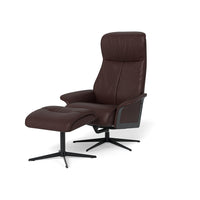 Scandi lænestol inkl. fodskammel fra IMG monteret med mørkebrun Trend læder og sort metalsokkel.