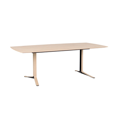 Fusion spisebord fra PBJ Designhouse med top i hvidolieret eg og stel i fineret eg / metal