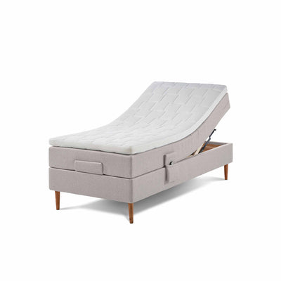 Opus Home elevationsseng 90 x 200 cm fra Hilding monteret med beige møbelstof og kraftig topmadras i latex eller ergonomisk skum