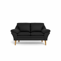 Fly 2-personers sofa fra BD monteret med sort 6000 okselæder. Ben i naturolieret eg.