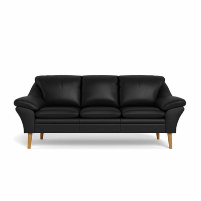Fly 3-personers sofa fra BD monteret med sort 8000 semianilin okselæder. Ben i naturolieret eg.
