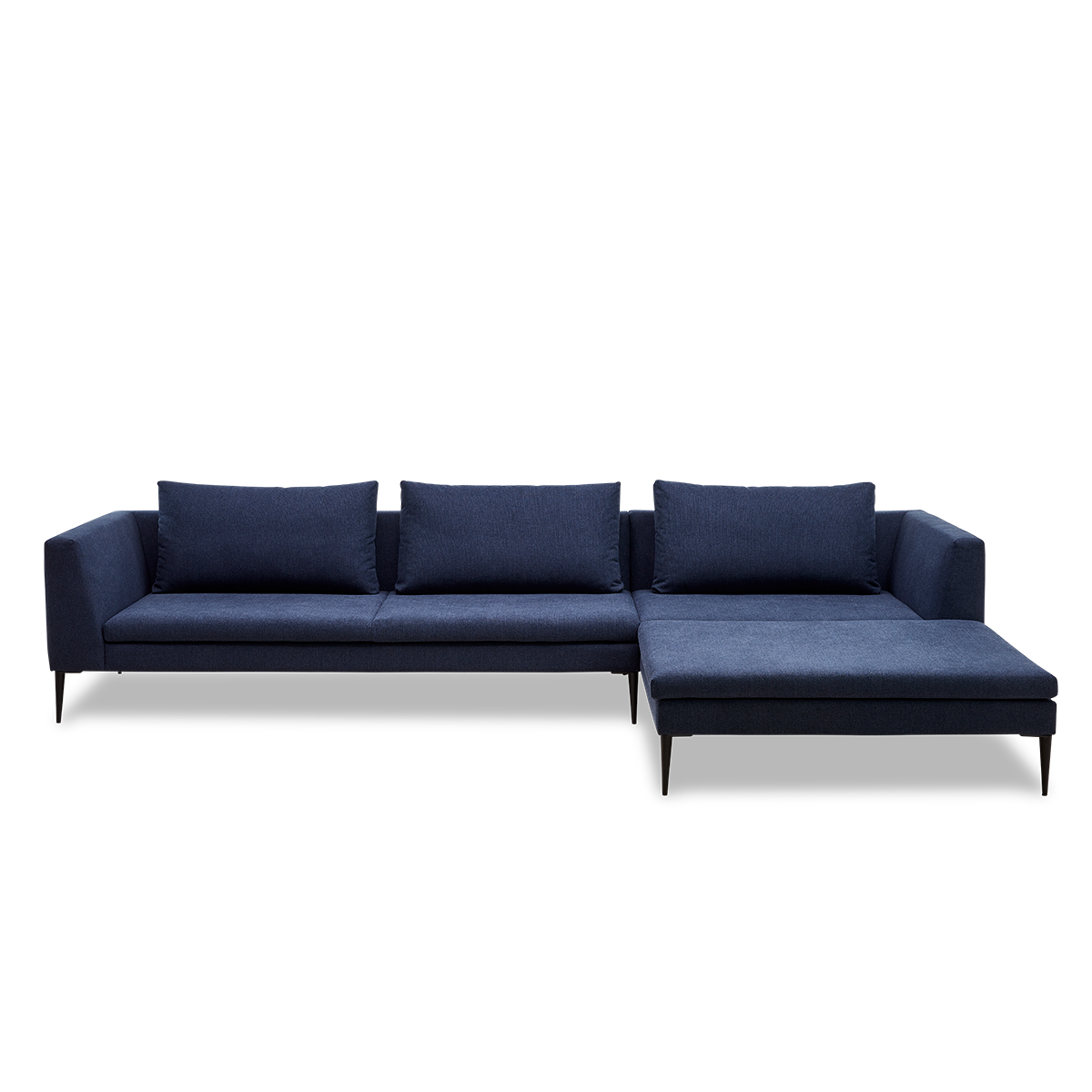 Chili chaiselong sofa fra Kragelund monteret med slidstærkt blåt møbelstof og sorte metalben