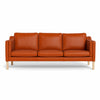 Clausholm 3-pers sofa fra Top-Line monteret med cognacfarvet semianilin læder og ben i egetræ