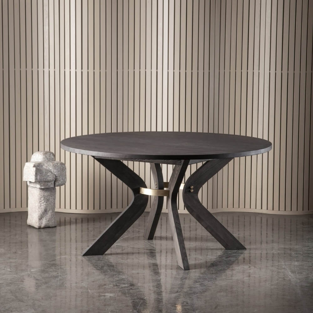 Sydney spisebord fra Kristensen i massiv eg, vælg mellem flere farver, størrelser og kantprofiler. Dansk design.