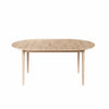 Ovalt Esther spisebord fra Casø Furniture med top og ben i hvidolieret eg