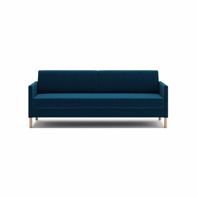 Estrid sovesofa fra Favn Living i mørkeblå uldstof. Ben i massiv eg.