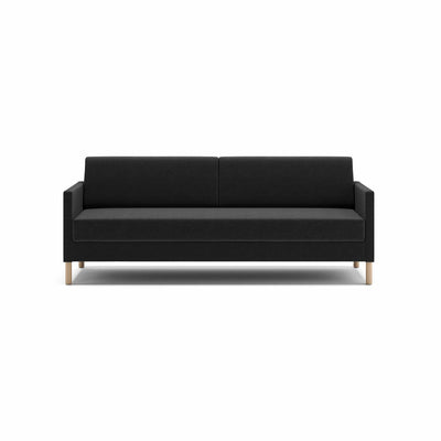 Estrid sovesofa fra Favn Living monteret med mørk grå uldstof. Ben i massiv eg.