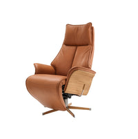 Jade Lux lænestol fra BD Møbler i cognacfarvet semianilin læder med original wood sokkel