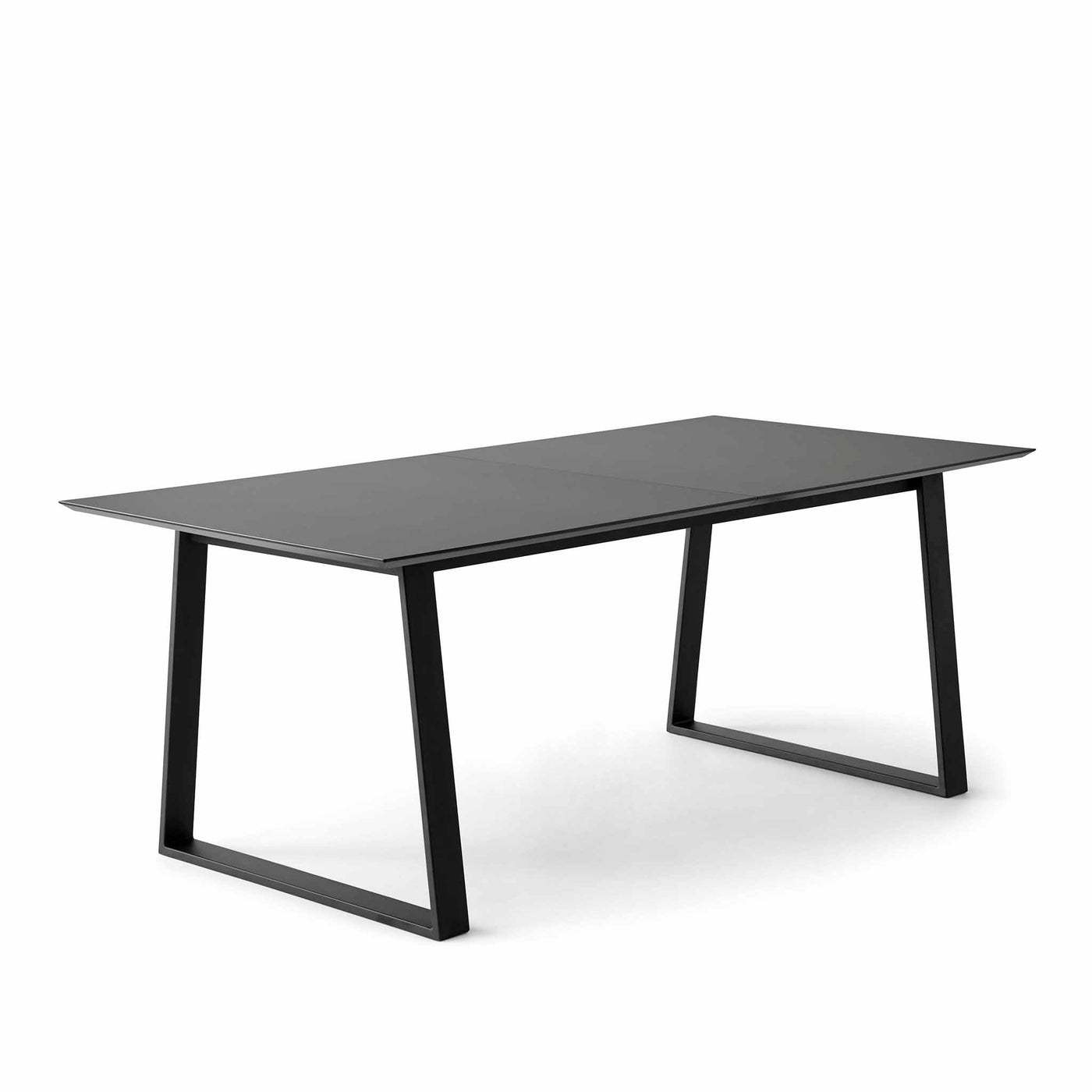 Meza spisebord med sort nano laminat overflade og trapez ben i metal