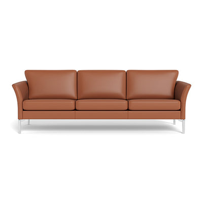 Copenhagen 3-pers sofa fra Skalma monteret med praktisk cognacfarvet okselæder og ben i børstet stål