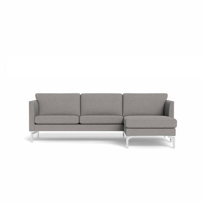 Copenhagen chaiselong sofa fra Skalma monteret med slidstærkt gråt 261 møbelstof med smarte børstede stålben