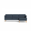 Copenhagen chaiselong sofa fra Skalma monteret med slidstærkt blåt 361 møbelstof med naturolierede egetræsben