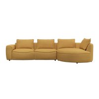 Samone chaiselong sofa fra Flexlux monteret med Roma Mustard møbelstof