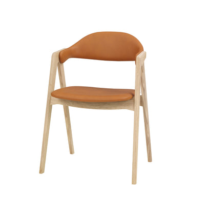 Titan spisebordsstol fra PBJ Designhouse i hvidolieret egetræ med cognacfarvet lædersæde